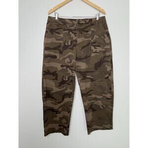Kut from the Kloth Ashton High Rise Barrel Leg Camo Cargo Pant Woman's Size 14